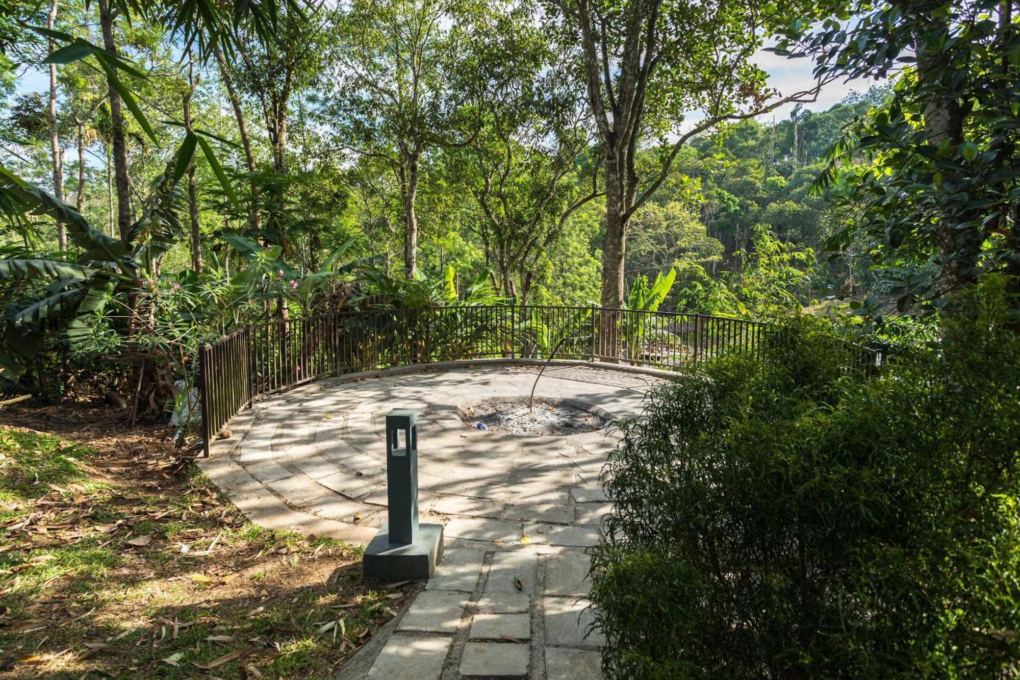 The Mountain Courtyard Thekkady Otel Dış mekan fotoğraf